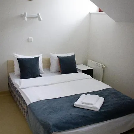 Apple Economy 2* Kaunas