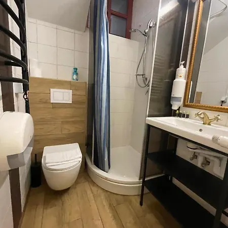 Apple Economy Hotel 2*
