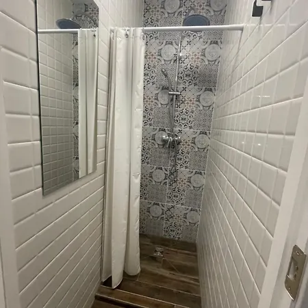 Hotel Apple Economy