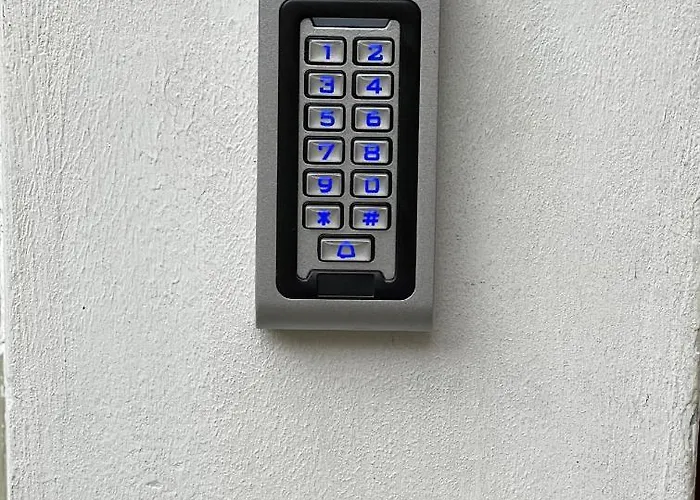 Apple Economy Hotel 2*