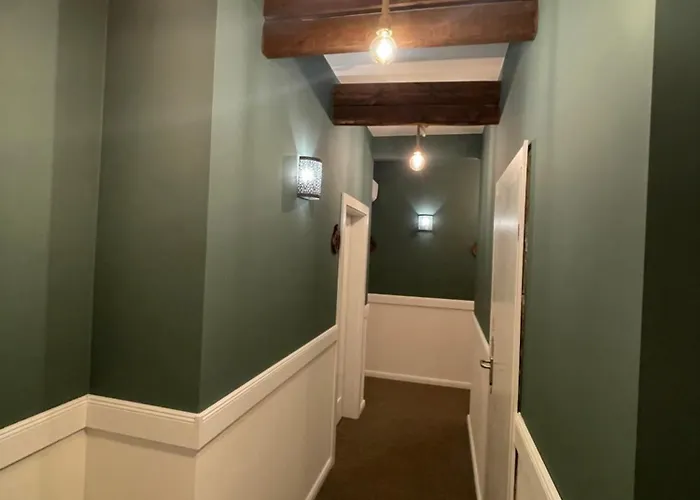 Apple Economy Hotel 2*