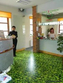 Hotel Apple Economy